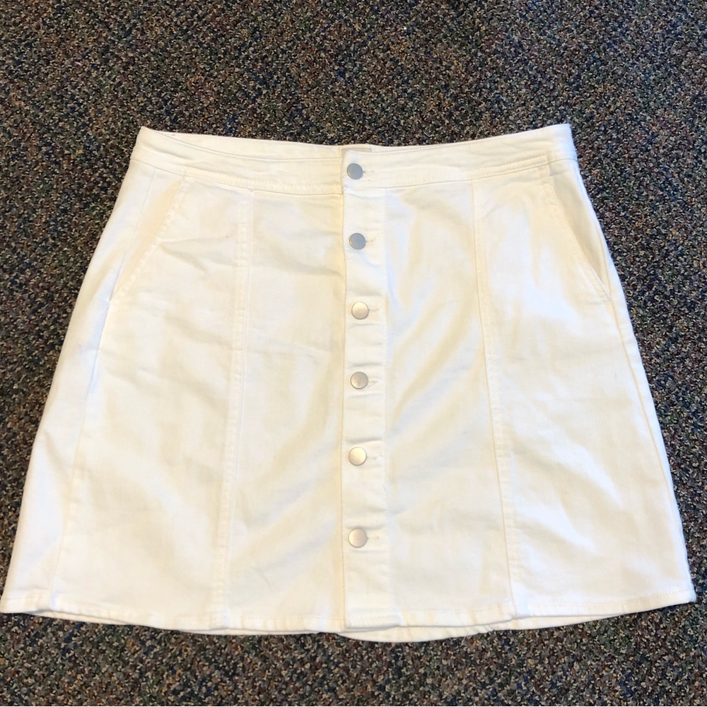 White Denim Buttoned Skirt. Size 16.